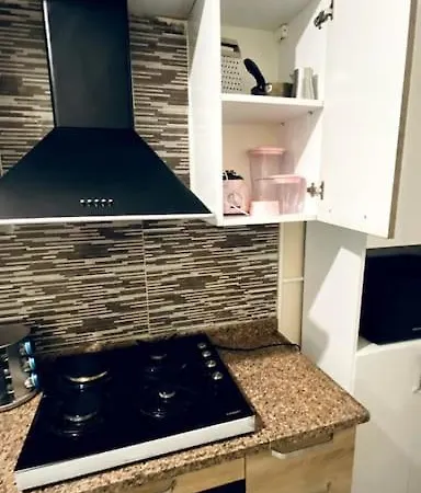 公寓 Luxury Flat , 2 Rooms, 1 Living With 2 Sofa Beds , Near Services , Near Tuyap Exhibitaion Area 伊斯坦布尔