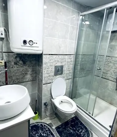 Luxury Flat , 2 Rooms, 1 Living With 2 Sofa Beds , Near Services , Near Tuyap Exhibitaion Area 公寓 伊斯坦布尔