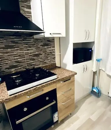Luxury Flat , 2 Rooms, 1 Living With 2 Sofa Beds , Near Services , Near Tuyap Exhibitaion Area