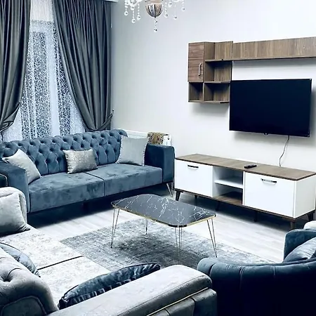 Luxury Flat , 2 Rooms, 1 Living With 2 Sofa Beds , Near Services , Near Tuyap Exhibitaion Area 公寓 *