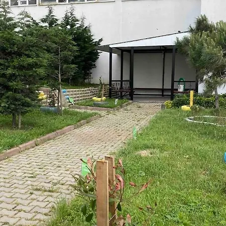 公寓 Luxury Flat , 2 Rooms, 1 Living With 2 Sofa Beds , Near Services , Near Tuyap Exhibitaion Area 伊斯坦布尔