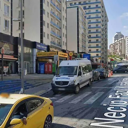 Luxury Flat , 2 Rooms, 1 Living With 2 Sofa Beds , Near Services , Near Tuyap Exhibitaion Area 公寓 伊斯坦布尔