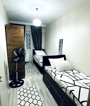 Luxury Flat , 2 Rooms, 1 Living With 2 Sofa Beds , Near Services , Near Tuyap Exhibitaion Area 公寓 *