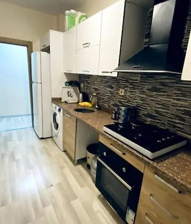 公寓 Luxury Flat , 2 Rooms, 1 Living With 2 Sofa Beds , Near Services , Near Tuyap Exhibitaion Area 伊斯坦布尔