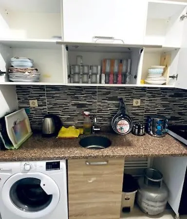 Luxury Flat , 2 Rooms, 1 Living With 2 Sofa Beds , Near Services , Near Tuyap Exhibitaion Area 公寓 *