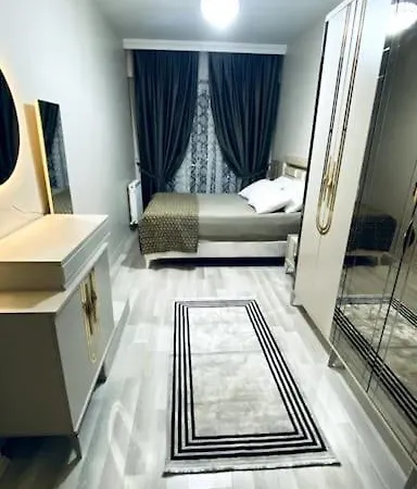 Luxury Flat , 2 Rooms, 1 Living With 2 Sofa Beds , Near Services , Near Tuyap Exhibitaion Area 公寓